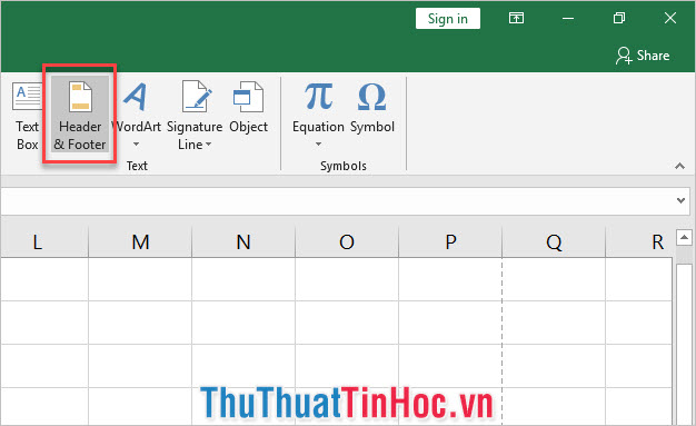 Trong ribbon Insert, ở mục Text bạn bấm vào biểu tượng Header & Footer