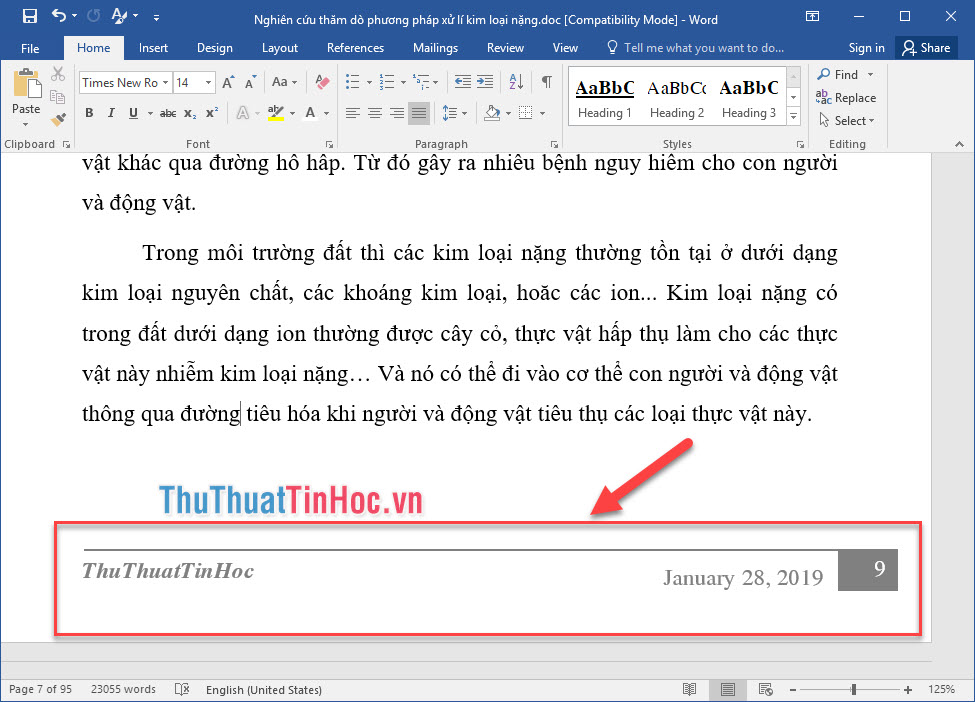 Chèn thông tin vào Footer, sau đó click Close Header and Footer để kiểm tra