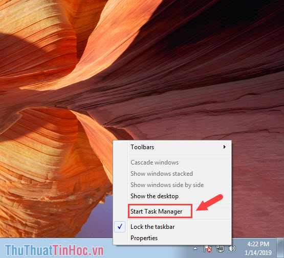 Click chuột phải vào thanh Taskbar chọn Start Task Manager