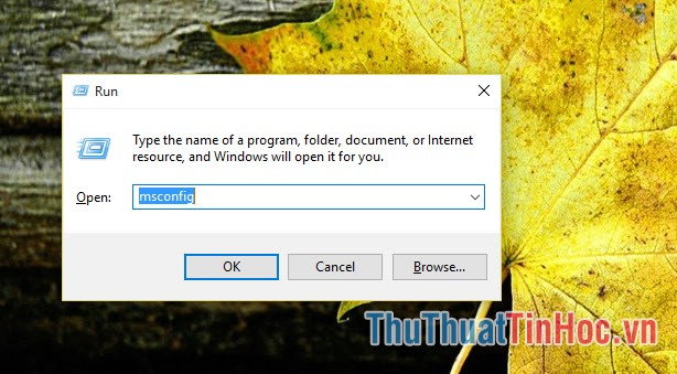 Mở cửa sổ Run và nhập dòng lệnh msconfig